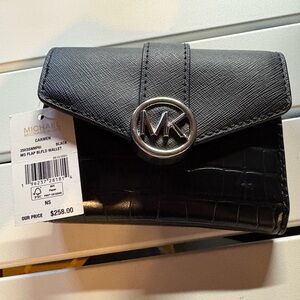 Michael Kors Carmen Wallet